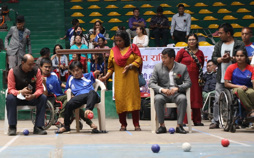 बुद्ध र आकारको जोडीलाई स्वर्ण